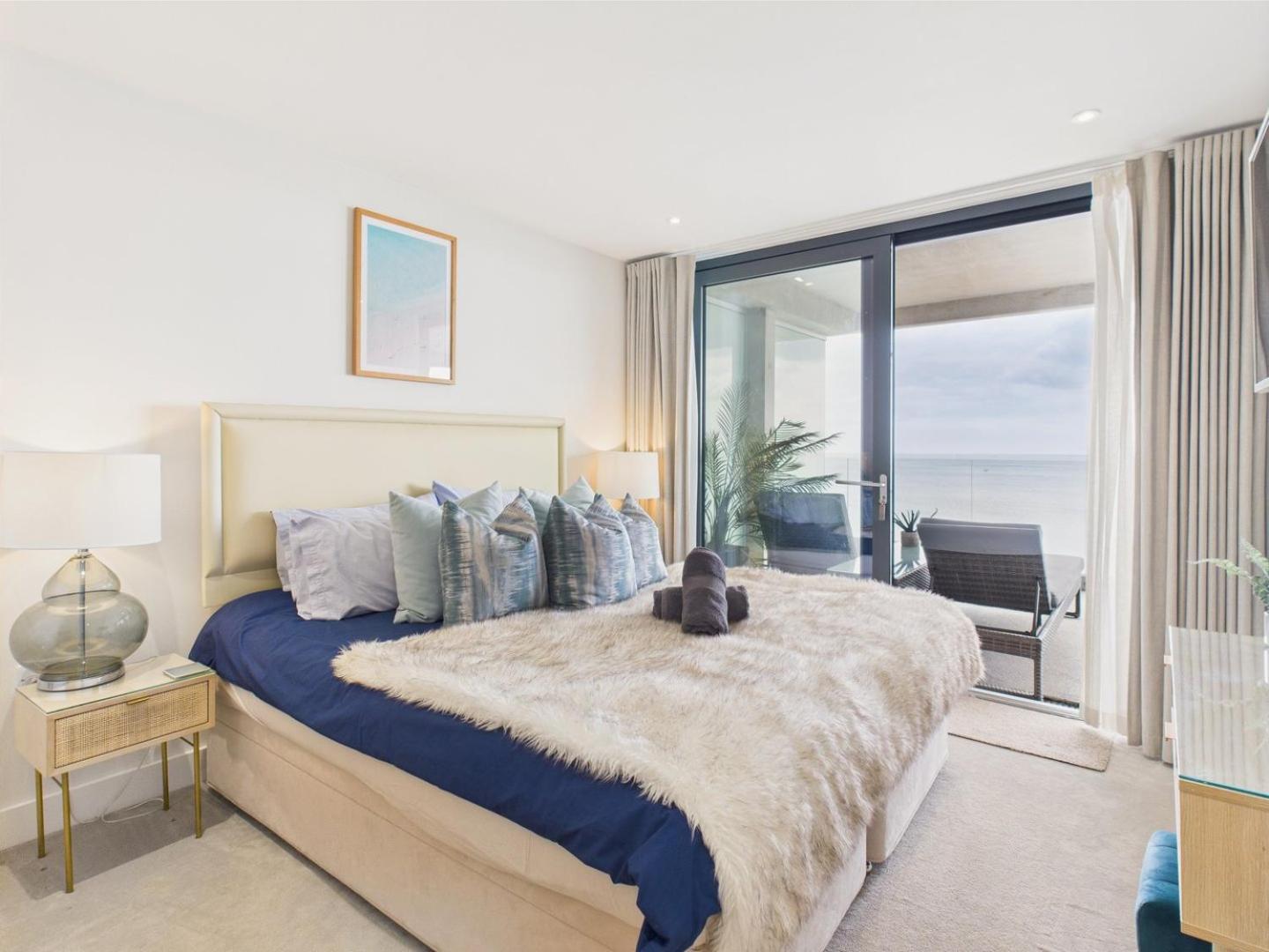 Luxury 3-Bed Apartment, With Direct Beach Access, Free Parking & Sea Views ! Falmouth Luaran gambar