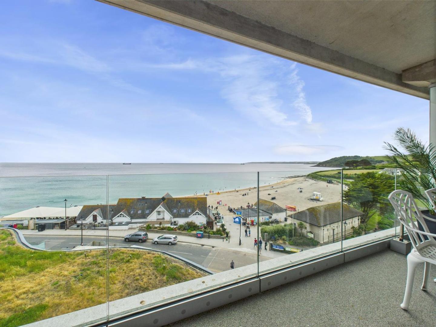 Luxury 3-Bed Apartment, With Direct Beach Access, Free Parking & Sea Views ! Falmouth Luaran gambar