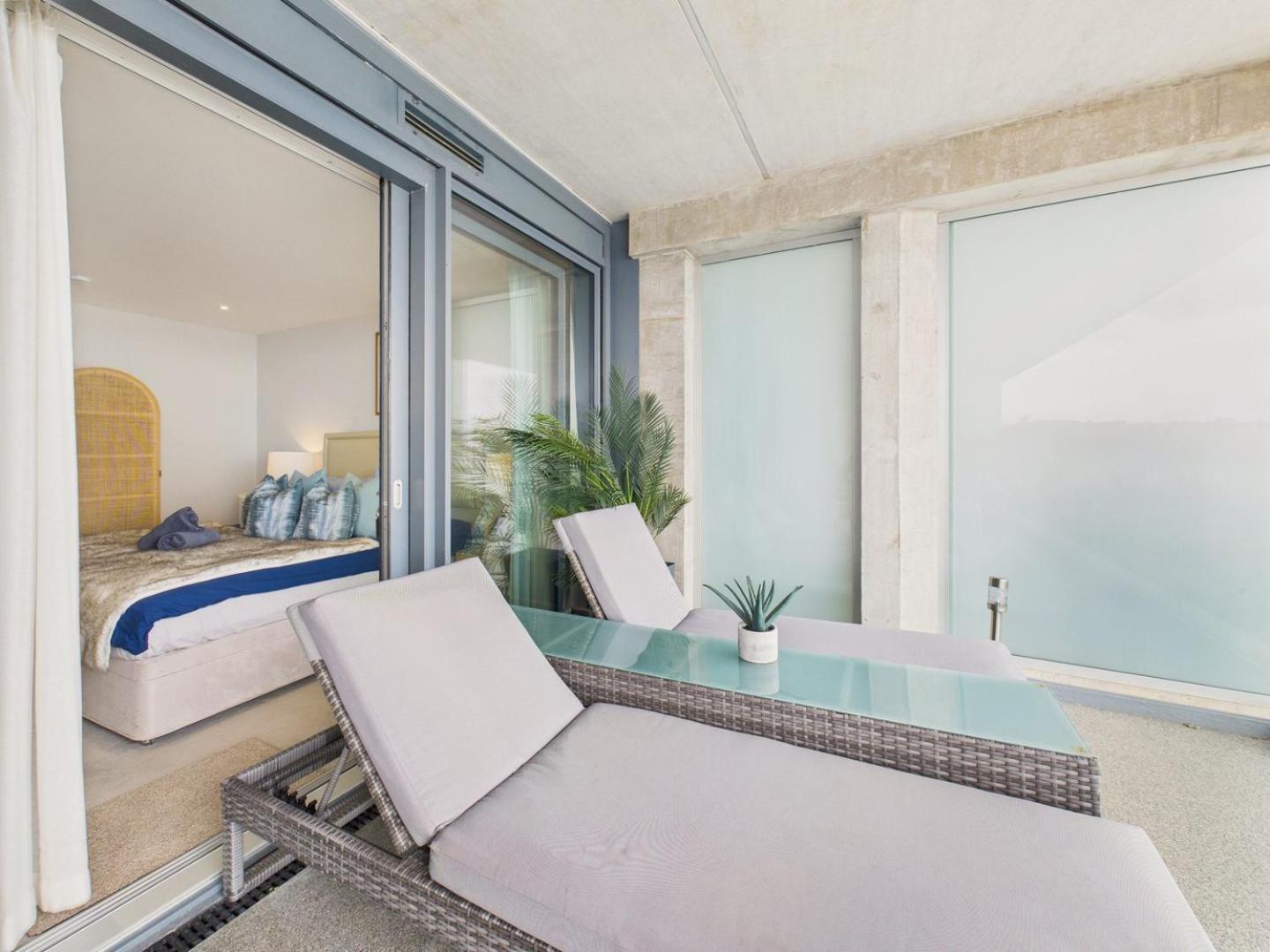 Luxury 3-Bed Apartment, With Direct Beach Access, Free Parking & Sea Views ! Falmouth Luaran gambar