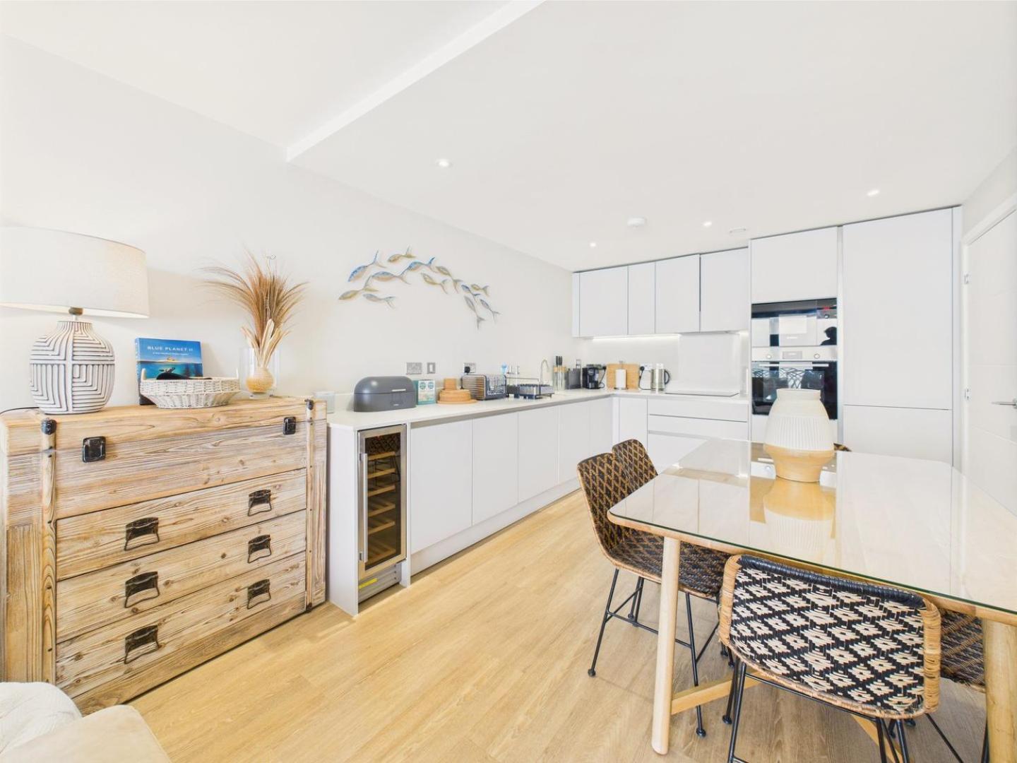 Luxury 3-Bed Apartment, With Direct Beach Access, Free Parking & Sea Views ! Falmouth Luaran gambar